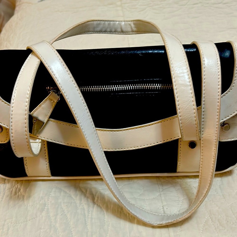 Apt 9 black and white shoulder bag